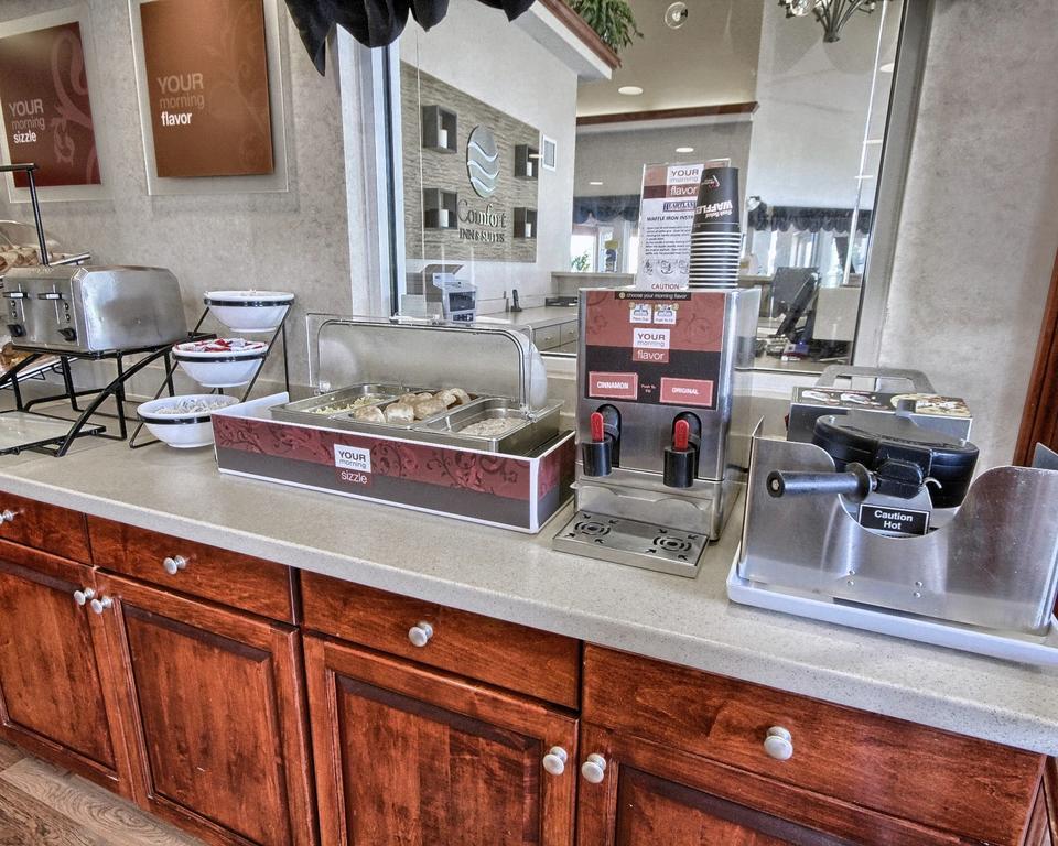 Comfort Inn & Suites Dimondale - Lansing Buitenkant foto