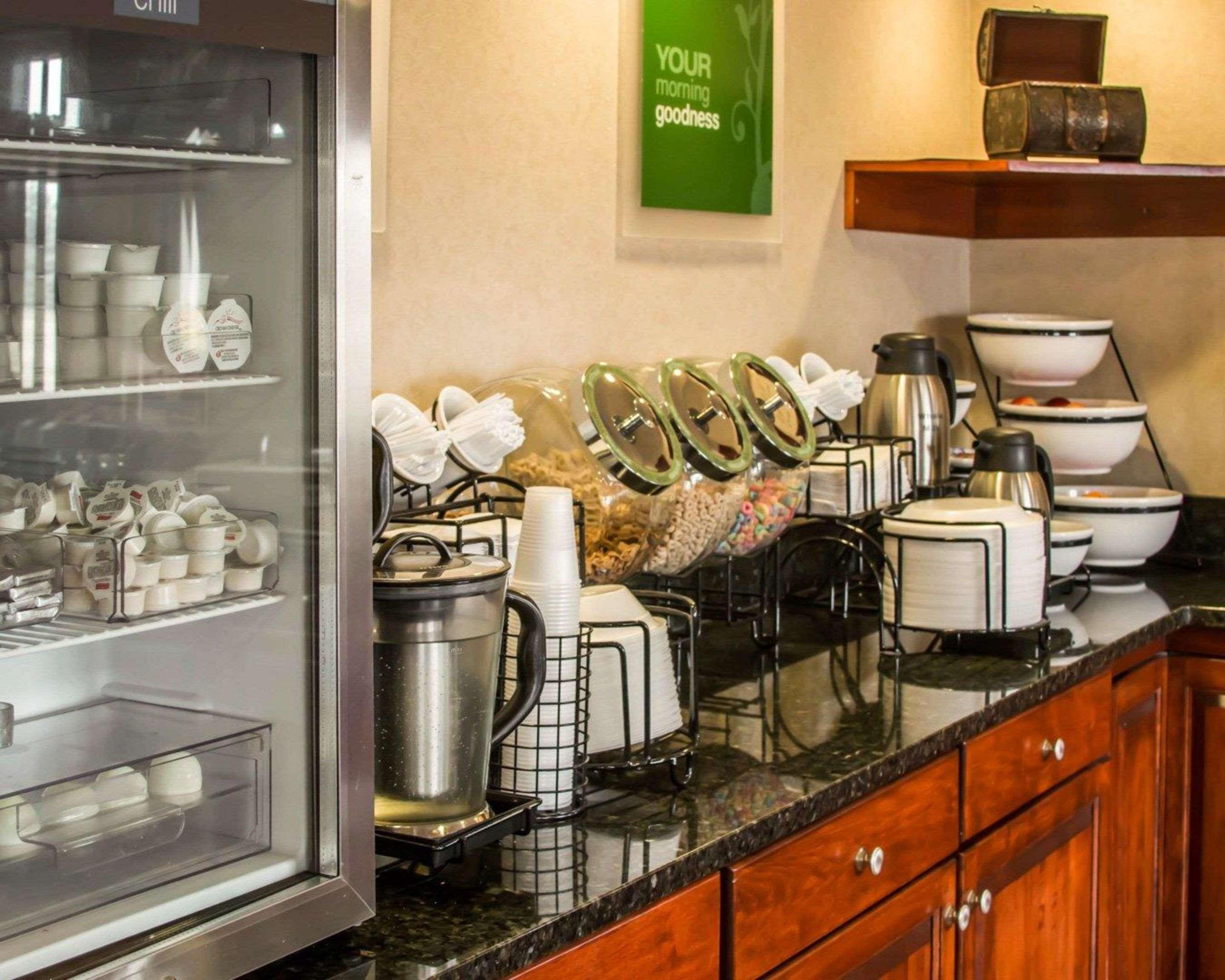 Comfort Inn & Suites Dimondale - Lansing Buitenkant foto